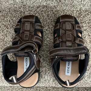 Boys size 1 sandals